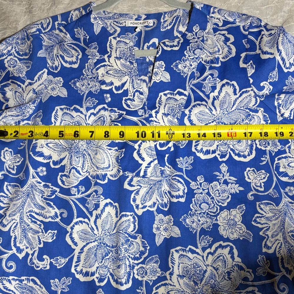 Foxcroft Royal Blue White Floral Split V Tunic - Picture 10 of 12
